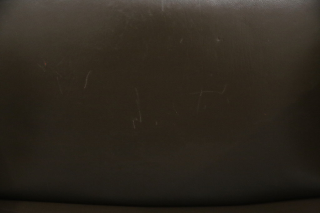 中古　Cassina(カッシーナ)　413　CAB(キャブ)　MARIO BELLINI(マリオベリーニ)　本革(レザー)　シンプルモダンな空間づくりに活躍するアームチェア2脚セット(ダイニングチェア、椅子、イス)(定価2脚で約83万6千円)(R-074314)