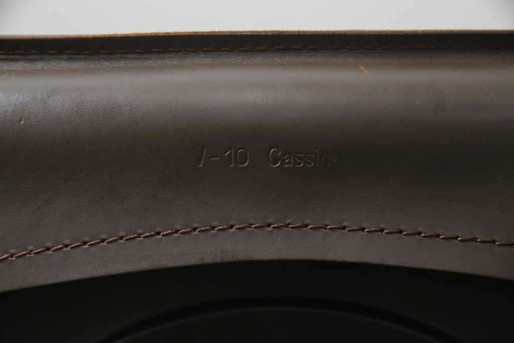 中古　Cassina(カッシーナ)　413　CAB(キャブ)　MARIO BELLINI(マリオベリーニ)　本革(レザー)　シンプルモダンな空間づくりに活躍するアームチェア2脚セット(ダイニングチェア、椅子、イス)(定価2脚で約83万6千円)(R-074314)