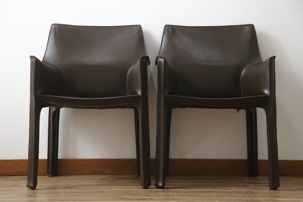 中古　Cassina(カッシーナ)　413　CAB(キャブ)　MARIO BELLINI(マリオベリーニ)　本革(レザー)　シンプルモダンな空間づくりに活躍するアームチェア2脚セット(ダイニングチェア、椅子、イス)(定価2脚で約83万6千円)(R-074315)