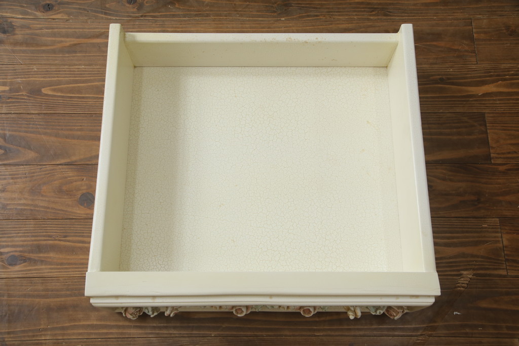 中古　美品　SILIK(シリック)　ロココ調　背面鏡張り　繊細な装飾が魅力!　上品な佇まいのキャビネット(キュリオケース、ガラスケース、ショーケース、飾り棚、陳列棚、食器棚、店舗什器)(定価約130万円)(R-060364)