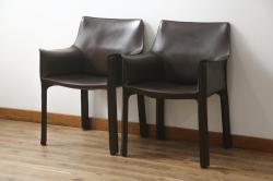 中古　Cassina(カッシーナ)　413　CAB(キャブ)　MARIO BELLINI(マリオベリーニ)　本革(レザー)　シンプルモダンな空間づくりに活躍するアームチェア2脚セット(ダイニングチェア、椅子、イス)(定価2脚で約83万6千円)(R-074316)