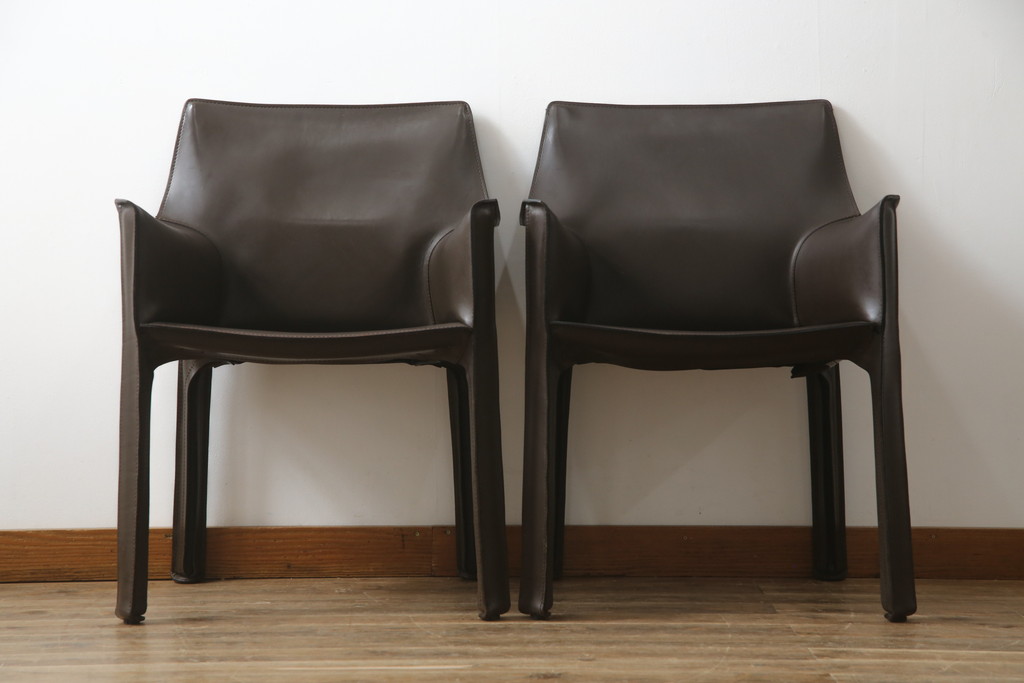 中古　Cassina(カッシーナ)　413　CAB(キャブ)　MARIO BELLINI(マリオベリーニ)　本革(レザー)　シンプルモダンな空間づくりに活躍するアームチェア2脚セット(ダイニングチェア、椅子、イス)(定価2脚で約83万6千円)(R-074316)