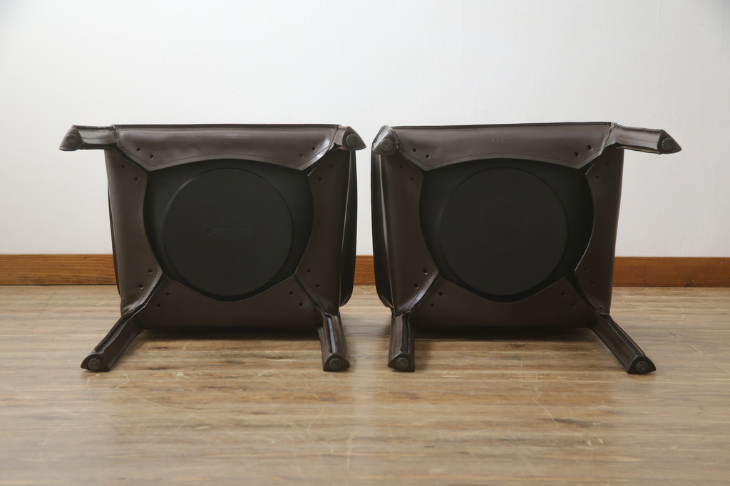 中古　Cassina(カッシーナ)　413　CAB(キャブ)　MARIO BELLINI(マリオベリーニ)　本革(レザー)　シンプルモダンな空間づくりに活躍するアームチェア2脚セット(ダイニングチェア、椅子、イス)(定価2脚で約83万6千円)(R-074316)