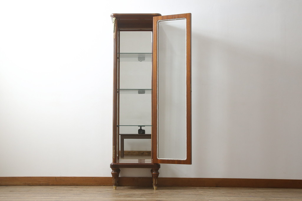 中古　美品!!　MARCONI ARTE(マルコーニ アルテ)　細部まで凝ったデザインが目を惹く縦型キュリオケース(飾り棚、ガラスケース、ショーケース、コレクションケース、キャビネット)(R-074853)