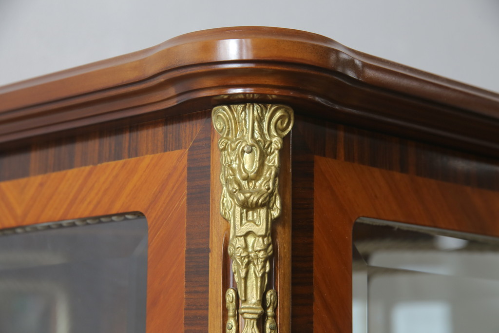 中古　美品!!　MARCONI ARTE(マルコーニ アルテ)　細部まで凝ったデザインが目を惹く縦型キュリオケース(飾り棚、ガラスケース、ショーケース、コレクションケース、キャビネット)(R-074853)