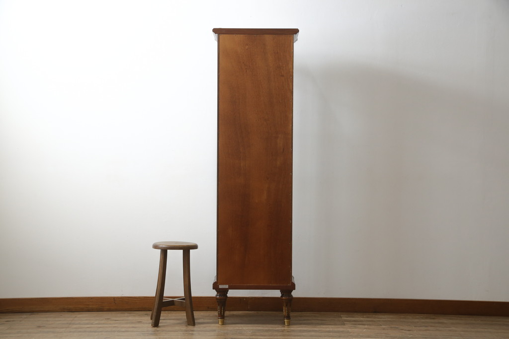中古　美品!!　MARCONI ARTE(マルコーニ アルテ)　細部まで凝ったデザインが目を惹く縦型キュリオケース(飾り棚、ガラスケース、ショーケース、コレクションケース、キャビネット)(R-074853)