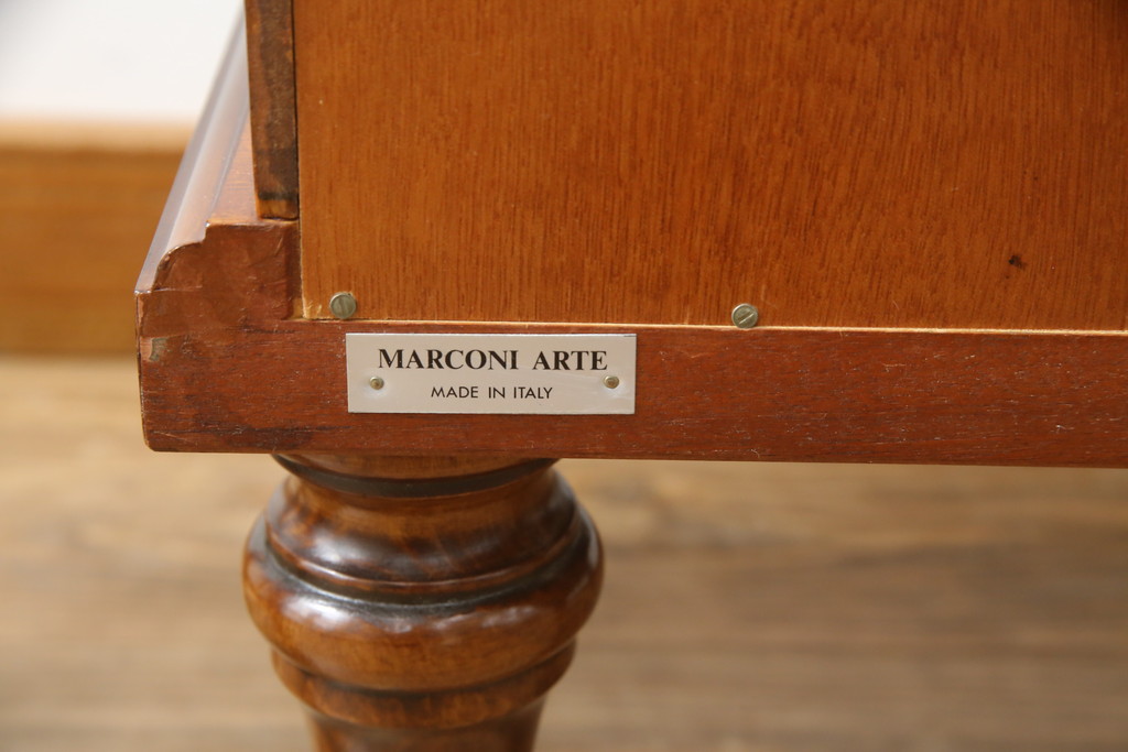 中古　美品!!　MARCONI ARTE(マルコーニ アルテ)　細部まで凝ったデザインが目を惹く縦型キュリオケース(飾り棚、ガラスケース、ショーケース、コレクションケース、キャビネット)(R-074853)