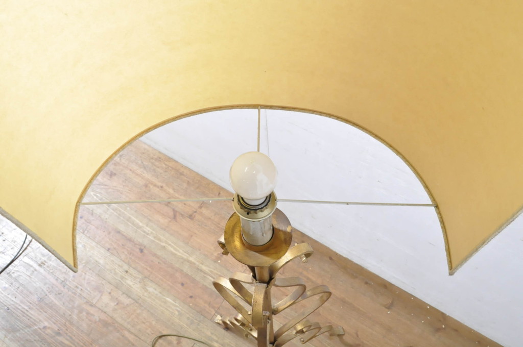 イタリアフィレンツェビンテージ　FABBRICA LAMPADARI　上品な佇まいが魅力のロートアイアンスタンドライト(フロアスタンド、ヴィンテージ)(R-064841)