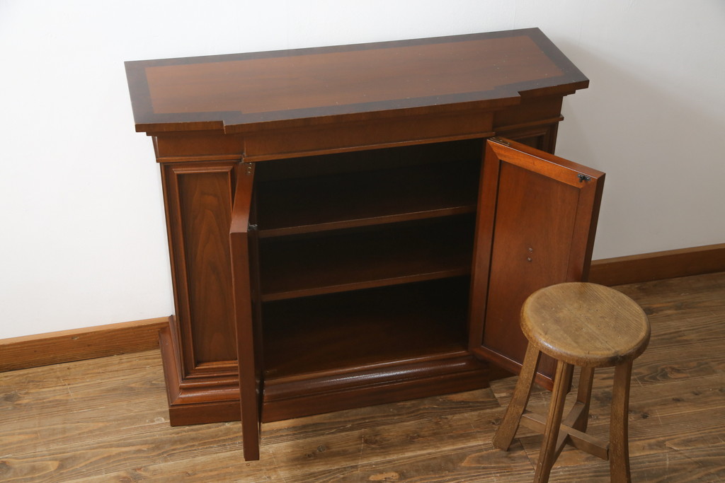 中古　DREXEL HERITAGE(ドレクセルヘリテイジ)　FRANCHESCA(フランチェスカ)　クラシカルな佇まいが美しいサイドボード(クレデンザ、クリデンザ、収納棚、戸棚、サイドキャビネット、ホールチェスト)(R-075706)