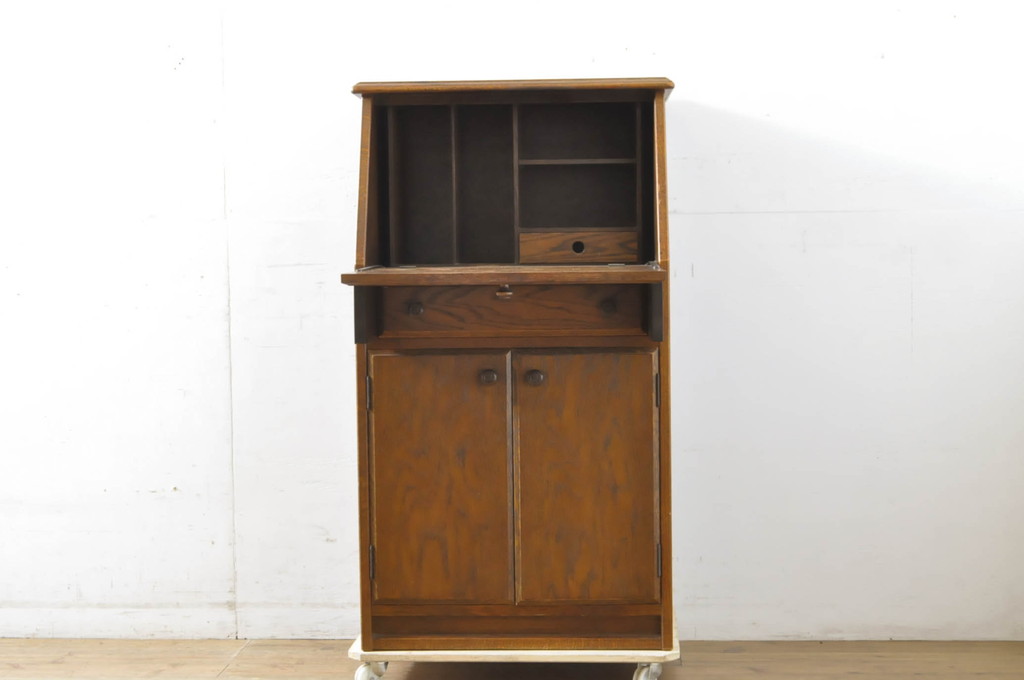 中古　三越家具(現カントリーハウス)　Brugge(ブルージュ)　上品な彫刻レリーフがクラシカルな雰囲気を醸し出すライティングビューロー(VE103、簿記机、ワークデスク、在宅用、在宅ワーク用、サイドキャビネット)(R-064232)