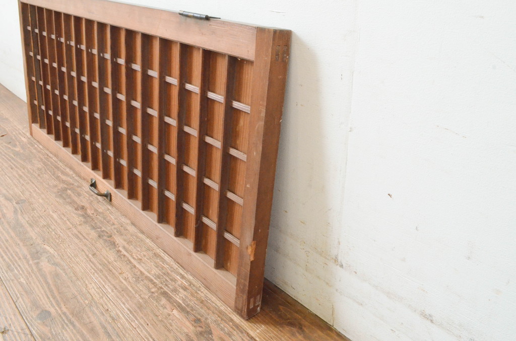 アンティーク建具　縦でも横でも使えるマス目(升目)格子の小さな扉1枚(きつね格子、狐格子、窓、木製戸)(R-065343)