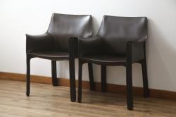 中古　Cassina(カッシーナ)　413　CAB(キャブ)　MARIO BELLINI(マリオベリーニ)　本革(レザー)　シンプルモダンな空間づくりに活躍するアームチェア2脚セット(ダイニングチェア、椅子、イス)(定価2脚で約83万6千円)(R-074313)