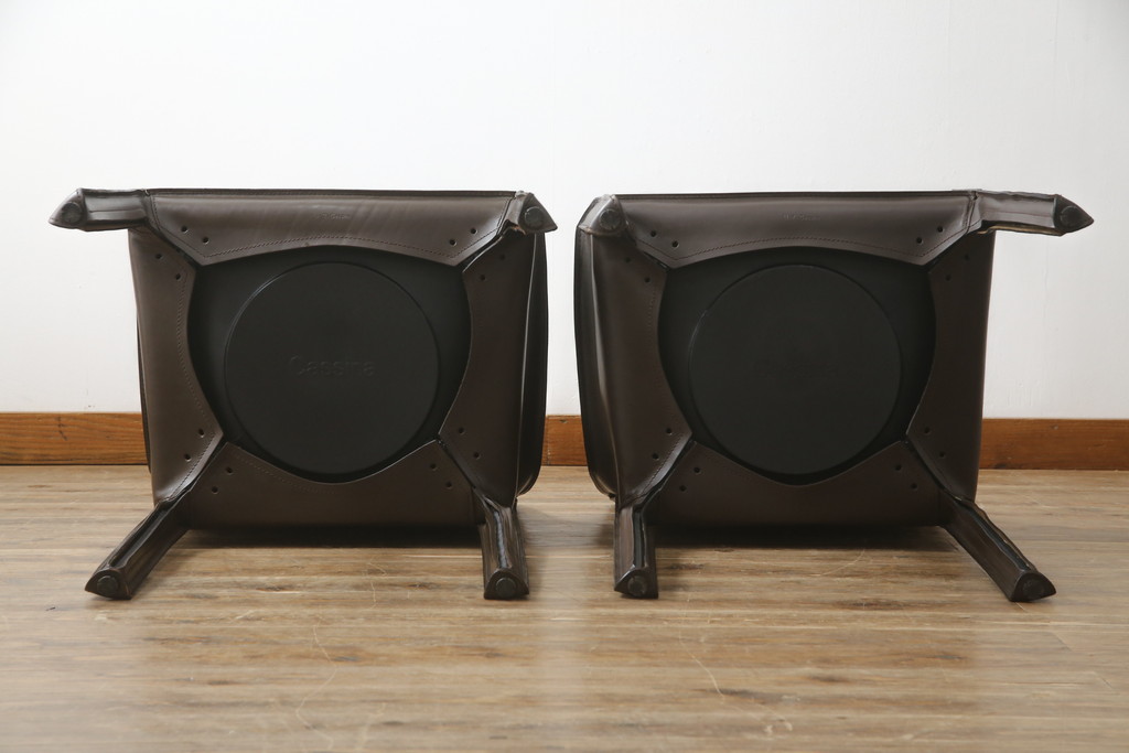 中古　Cassina(カッシーナ)　413　CAB(キャブ)　MARIO BELLINI(マリオベリーニ)　本革(レザー)　シンプルモダンな空間づくりに活躍するアームチェア2脚セット(ダイニングチェア、椅子、イス)(定価2脚で約83万6千円)(R-074313)