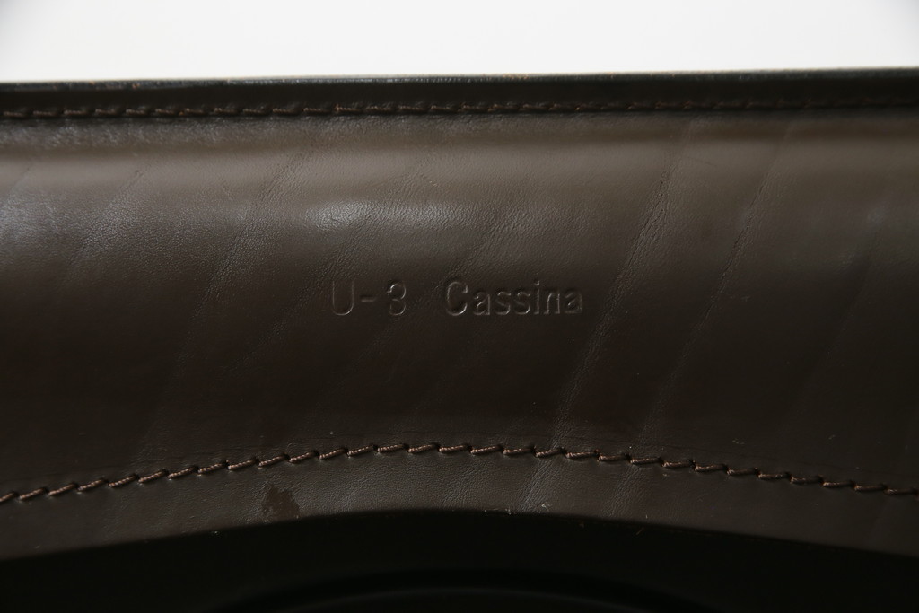 中古　Cassina(カッシーナ)　413　CAB(キャブ)　MARIO BELLINI(マリオベリーニ)　本革(レザー)　シンプルモダンな空間づくりに活躍するアームチェア2脚セット(ダイニングチェア、椅子、イス)(定価2脚で約83万6千円)(R-074313)