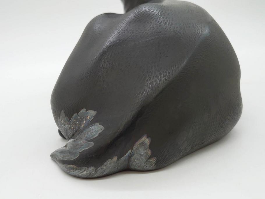 上手物　明治金工師　磯崎美亜　瞳銀製　高さ 約26cm　重量 約1.96kg　しなやかな鹿の造形が見事な置物(海野美盛門下、シカ、共箱付き、台付き)(R-078766)
