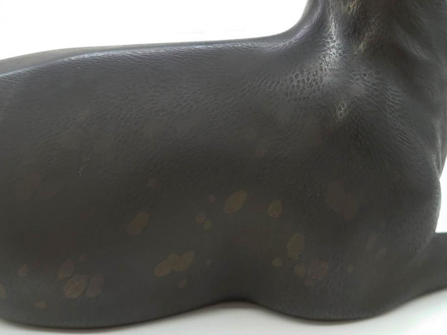 上手物　明治金工師　磯崎美亜　瞳銀製　高さ 約26cm　重量 約1.96kg　しなやかな鹿の造形が見事な置物(海野美盛門下、シカ、共箱付き、台付き)(R-078766)