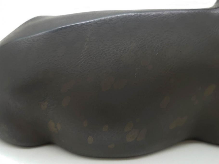上手物　明治金工師　磯崎美亜　瞳銀製　高さ 約26cm　重量 約1.96kg　しなやかな鹿の造形が見事な置物(海野美盛門下、シカ、共箱付き、台付き)(R-078766)