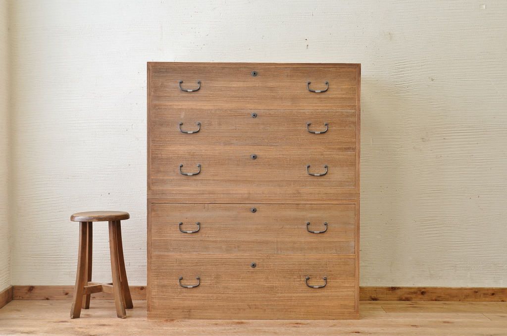 アンティーク家具　☆古い木味のシンプルなアンティークチェスト(時代箪笥)