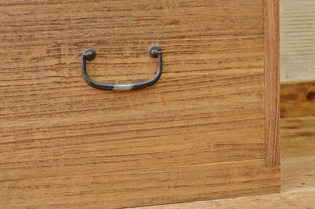 アンティーク家具　☆古い木味のシンプルなアンティークチェスト(時代箪笥)