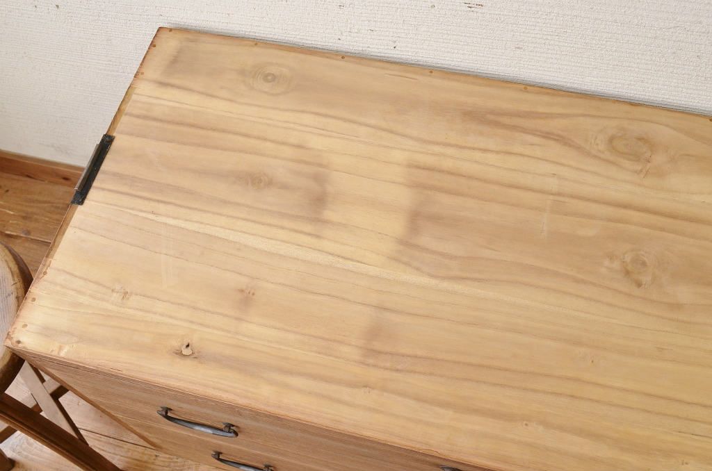 アンティーク家具　☆古い木味のシンプルなアンティークチェスト(時代箪笥)