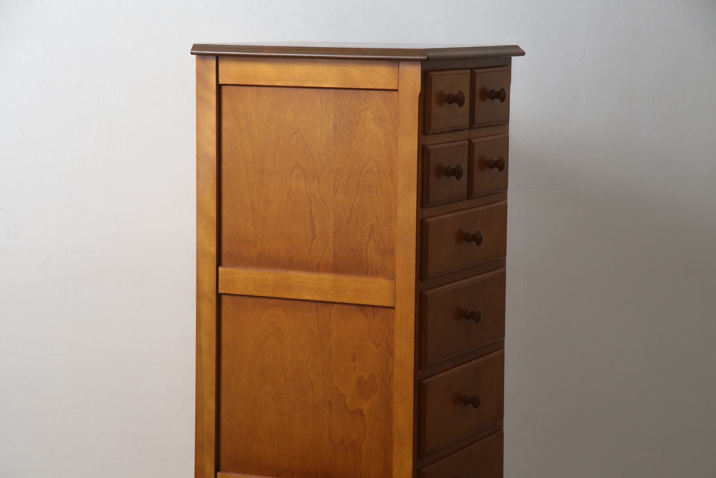 中古　美品　横浜クラシック家具　ダニエル(daniel)　アーリーアメリカンシリーズ　A-112　木の温もり溢れるチェスト(サイドチェスト、トールチェスト、ハイチェスト、縦型チェスト、引き出し、洋服タンス)(R-076295)