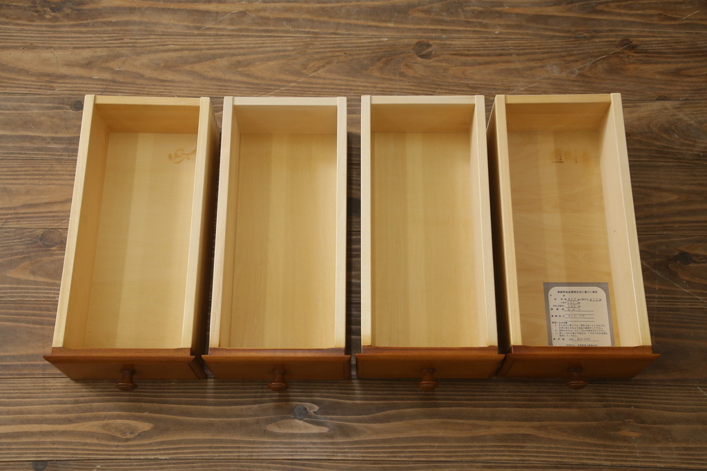 中古　美品　横浜クラシック家具　ダニエル(daniel)　アーリーアメリカンシリーズ　A-112　木の温もり溢れるチェスト(サイドチェスト、トールチェスト、ハイチェスト、縦型チェスト、引き出し、洋服タンス)(R-076295)