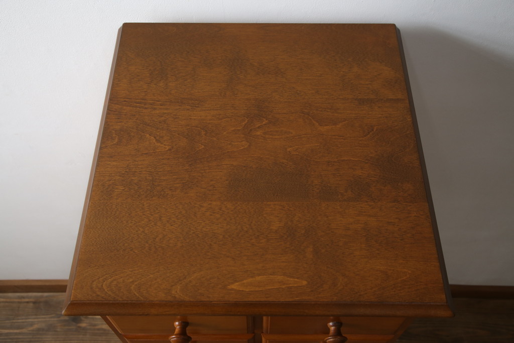 中古　美品　横浜クラシック家具　ダニエル(daniel)　アーリーアメリカンシリーズ　A-112　木の温もり溢れるチェスト(サイドチェスト、トールチェスト、ハイチェスト、縦型チェスト、引き出し、洋服タンス)(R-076295)