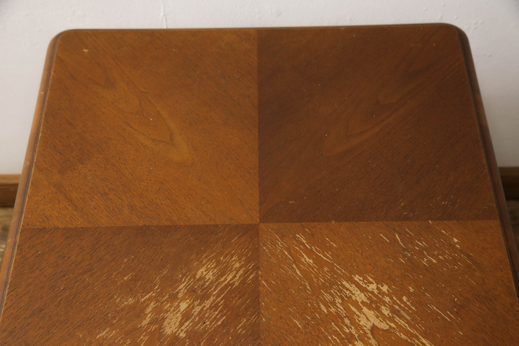 中古　美品!!　DREXEL HERITAGE(ドレクセルヘリテイジ)　Touraine(ツーレイン)　マホガニー材　猫脚の優美な曲線デザインが目を惹くサイドテーブル(ナイトテーブル、エンドテーブル、花台、飾り台)(R-064380)