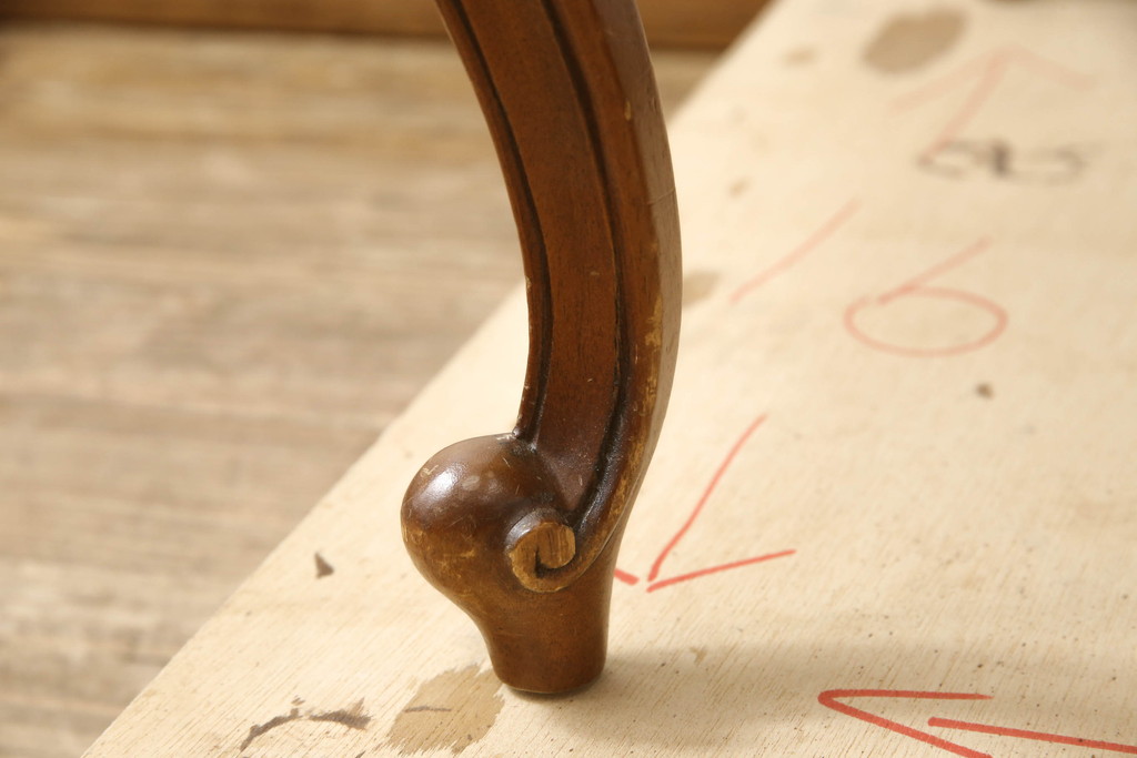 中古　美品!!　DREXEL HERITAGE(ドレクセルヘリテイジ)　Touraine(ツーレイン)　マホガニー材　猫脚の優美な曲線デザインが目を惹くサイドテーブル(ナイトテーブル、エンドテーブル、花台、飾り台)(R-064380)
