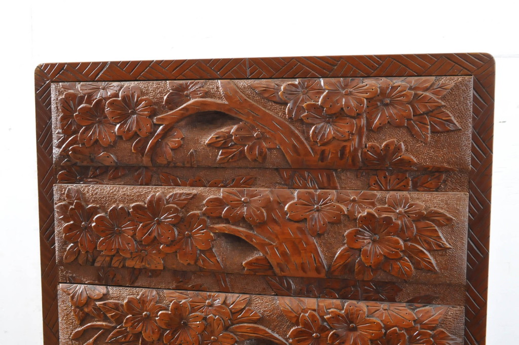 中古　伝統工芸　日光彫り　華やかな桜の意匠が目を惹く五段小引き出し(小物収納、卓上収納)(R-064484)