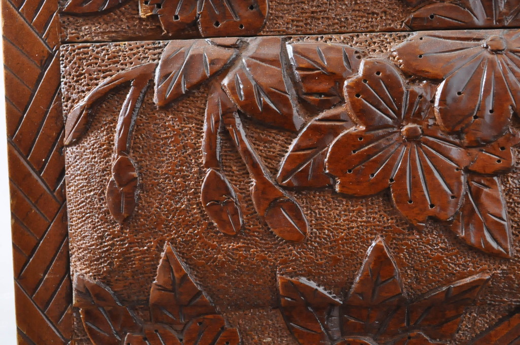 中古　伝統工芸　日光彫り　華やかな桜の意匠が目を惹く五段小引き出し(小物収納、卓上収納)(R-064484)
