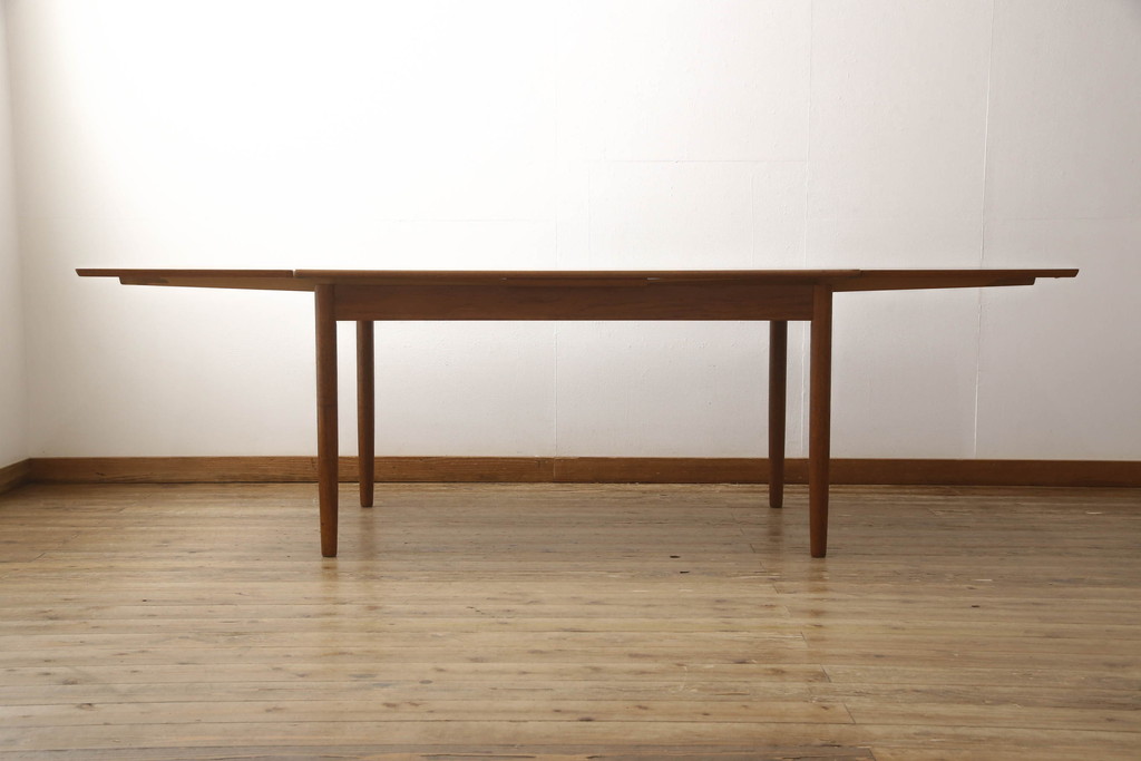 デンマークビンテージ　北欧ヴィンテージ　チーク材　すっきりとした佇まいが魅力的なエクステンションテーブル(ダイニングテーブル、4人掛け、6人掛け、8人掛け、伸長式テーブル、食卓、作業台)(R-064356)