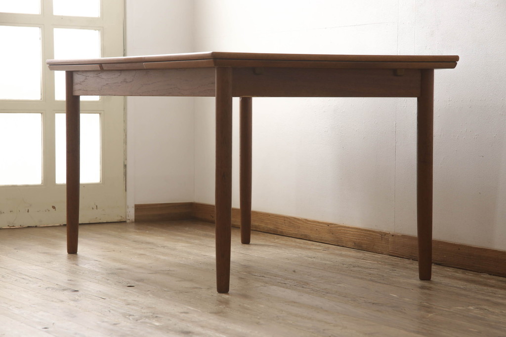 デンマークビンテージ　北欧ヴィンテージ　チーク材　すっきりとした佇まいが魅力的なエクステンションテーブル(ダイニングテーブル、4人掛け、6人掛け、8人掛け、伸長式テーブル、食卓、作業台)(R-064356)