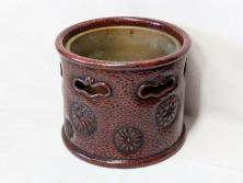 明治期　時代物　上手物　彫刻　鎌倉彫り　菊文　匠の技が光る彫刻が美しい火鉢(漆器、木製、丸火鉢、手あぶり)(R-078823)　