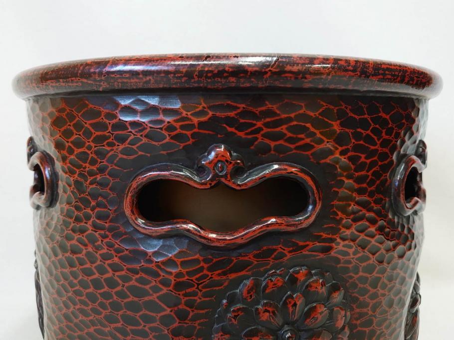 明治期　時代物　上手物　彫刻　鎌倉彫り　菊文　匠の技が光る彫刻が美しい火鉢(漆器、木製、丸火鉢、手あぶり)(R-078823)　