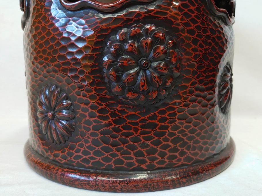 明治期　時代物　上手物　彫刻　鎌倉彫り　菊文　匠の技が光る彫刻が美しい火鉢(漆器、木製、丸火鉢、手あぶり)(R-078823)　