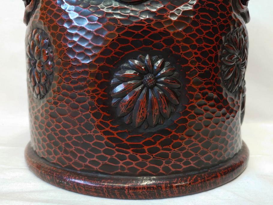 明治期　時代物　上手物　彫刻　鎌倉彫り　菊文　匠の技が光る彫刻が美しい火鉢(漆器、木製、丸火鉢、手あぶり)(R-078823)　