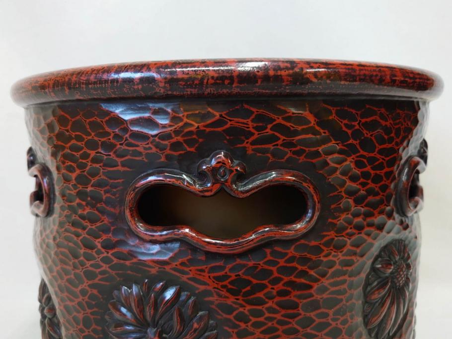 明治期　時代物　上手物　彫刻　鎌倉彫り　菊文　匠の技が光る彫刻が美しい火鉢(漆器、木製、丸火鉢、手あぶり)(R-078823)　