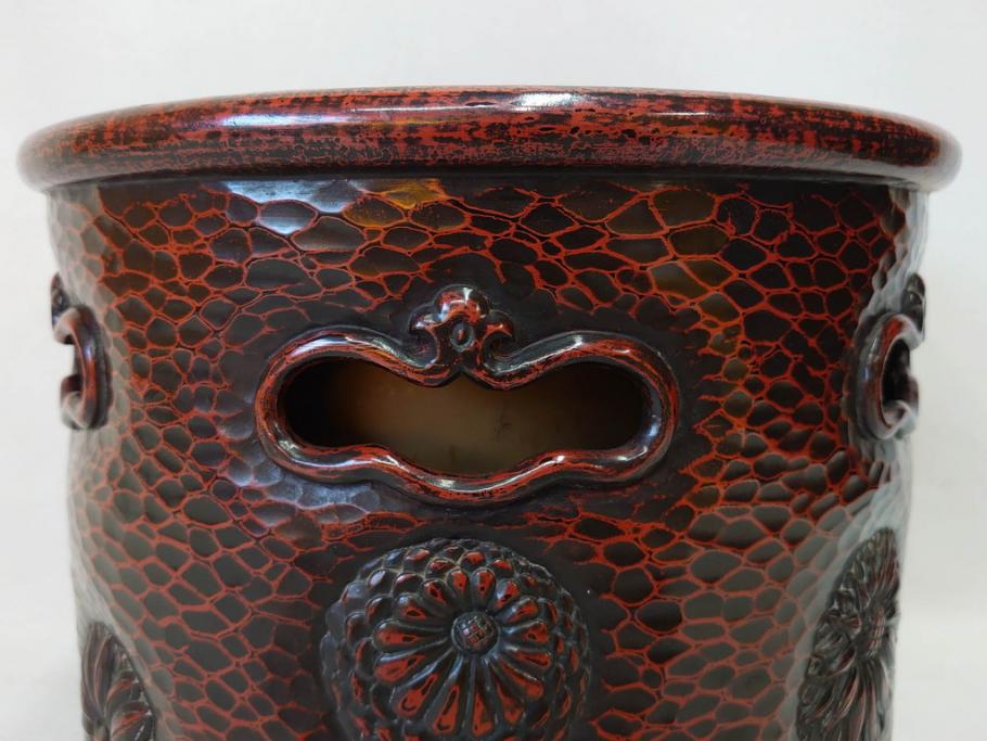 明治期　時代物　上手物　彫刻　鎌倉彫り　菊文　匠の技が光る彫刻が美しい火鉢(漆器、木製、丸火鉢、手あぶり)(R-078823)　