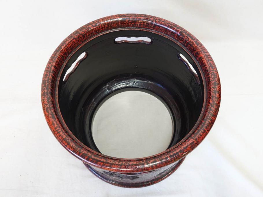 明治期　時代物　上手物　彫刻　鎌倉彫り　菊文　匠の技が光る彫刻が美しい火鉢(漆器、木製、丸火鉢、手あぶり)(R-078823)　