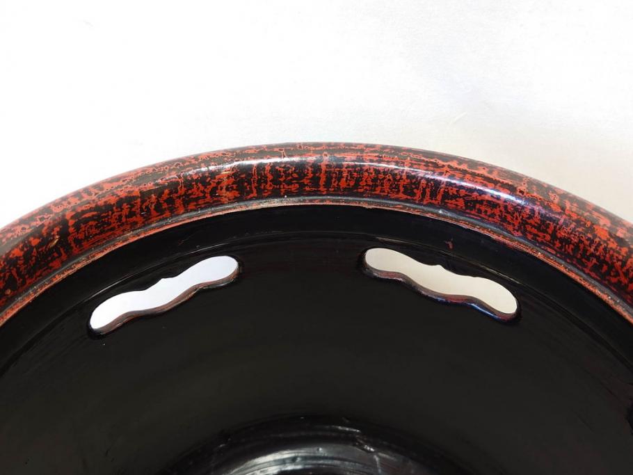 明治期　時代物　上手物　彫刻　鎌倉彫り　菊文　匠の技が光る彫刻が美しい火鉢(漆器、木製、丸火鉢、手あぶり)(R-078823)　