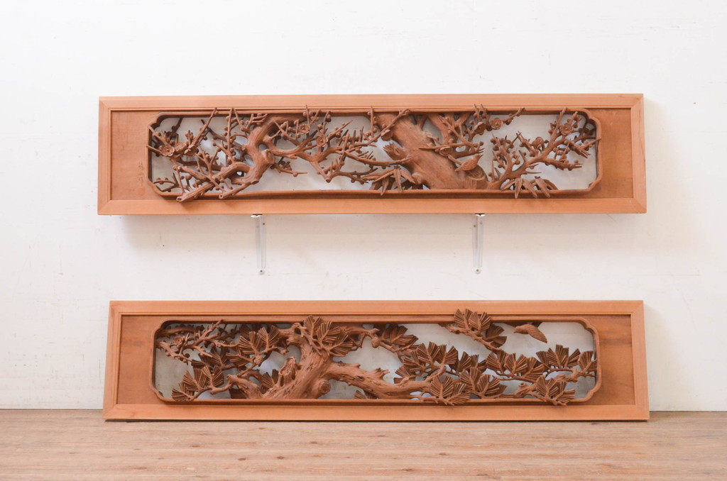アンティーク建具 井波彫刻 清山作 繊細な松・梅のデザインが目を惹く