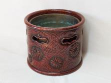 明治期　時代物　上手物　彫刻　鎌倉彫り　菊文　深みのある漆が上品な火鉢(漆器、木製、丸火鉢、手あぶり)(R-078824)　