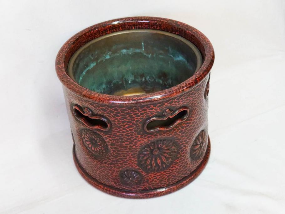 明治期　時代物　上手物　彫刻　鎌倉彫り　菊文　深みのある漆が上品な火鉢(漆器、木製、丸火鉢、手あぶり)(R-078824)　
