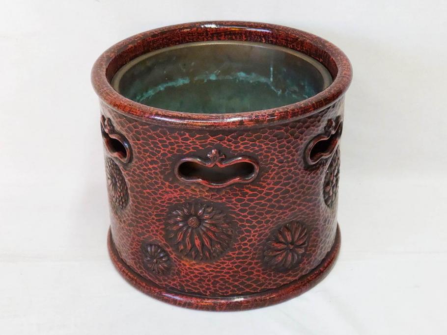 明治期　時代物　上手物　彫刻　鎌倉彫り　菊文　深みのある漆が上品な火鉢(漆器、木製、丸火鉢、手あぶり)(R-078824)　