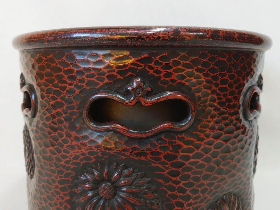 明治期　時代物　上手物　彫刻　鎌倉彫り　菊文　深みのある漆が上品な火鉢(漆器、木製、丸火鉢、手あぶり)(R-078824)　