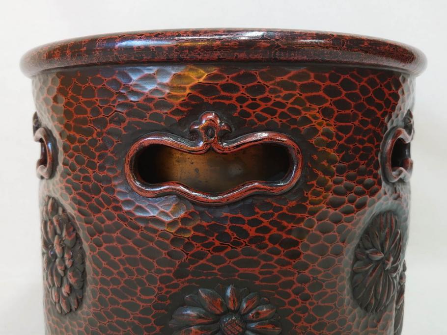明治期　時代物　上手物　彫刻　鎌倉彫り　菊文　深みのある漆が上品な火鉢(漆器、木製、丸火鉢、手あぶり)(R-078824)　