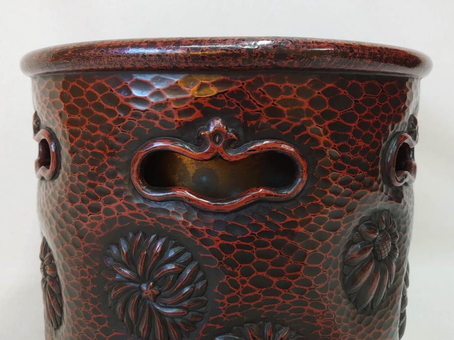 明治期　時代物　上手物　彫刻　鎌倉彫り　菊文　深みのある漆が上品な火鉢(漆器、木製、丸火鉢、手あぶり)(R-078824)　