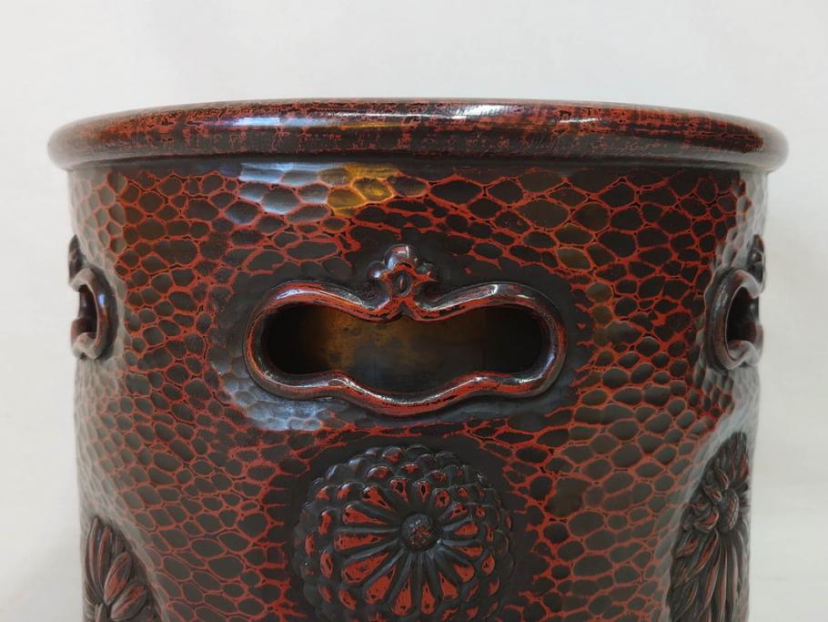 明治期　時代物　上手物　彫刻　鎌倉彫り　菊文　深みのある漆が上品な火鉢(漆器、木製、丸火鉢、手あぶり)(R-078824)　