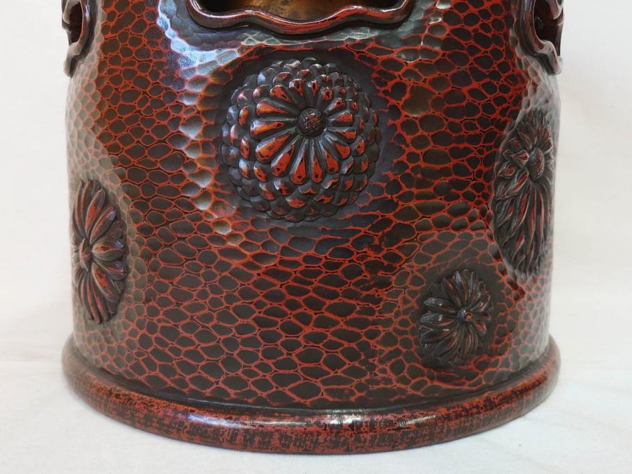 明治期　時代物　上手物　彫刻　鎌倉彫り　菊文　深みのある漆が上品な火鉢(漆器、木製、丸火鉢、手あぶり)(R-078824)　